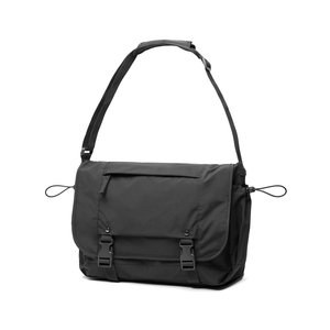 XD Xclusive P732.14 - KENTO URBAN Messenger-Tasche aus RCS-recyceltem Nylon, 15,6 Zoll
